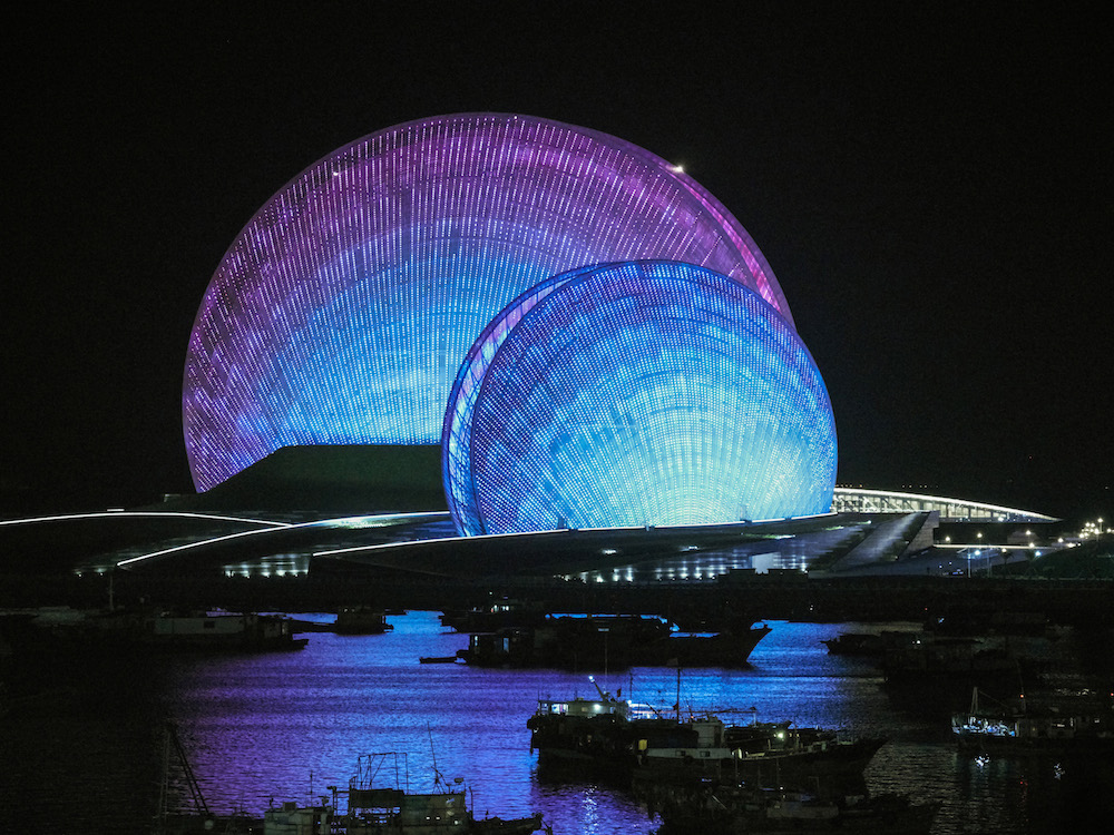 LED-Medienfassade des Zhuhai Grand Theatre (Foto: Osram)