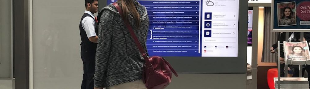 Interactive Screen an einem deutschen Bahnhof (Foto: ST-Vitrinen)