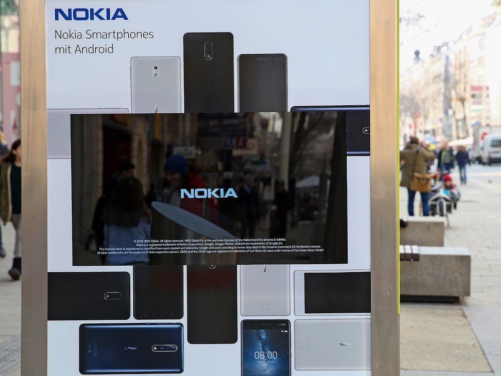 Auf Screens und weiteren Werbeträgern wirbt Nokia für seine Smartphones (Foto: Epamedia)
