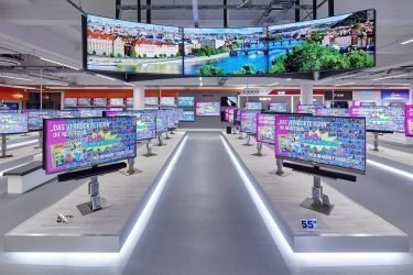 Blick auf die TV-Abteilung des Saturn (Foto: MediaMarkt Saturn Retail Group)