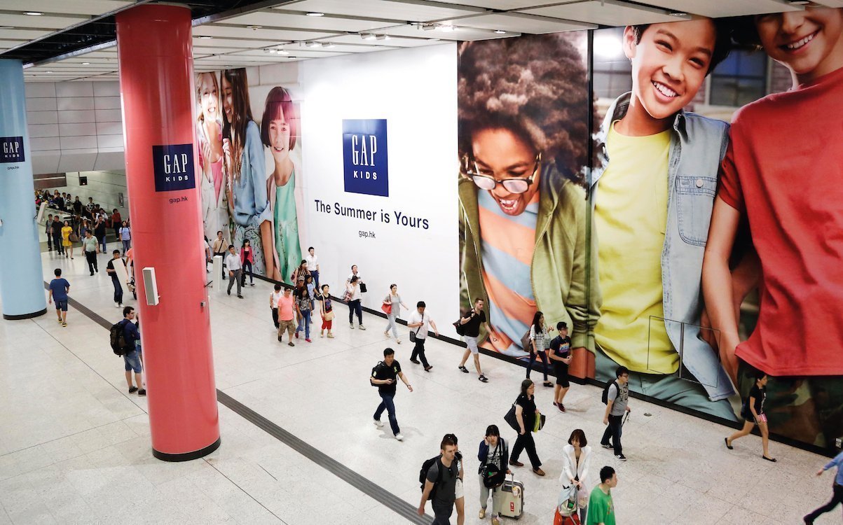 Werbemittel in einer U-Bahnstation in Hongkong (Foto: JCDecaux)