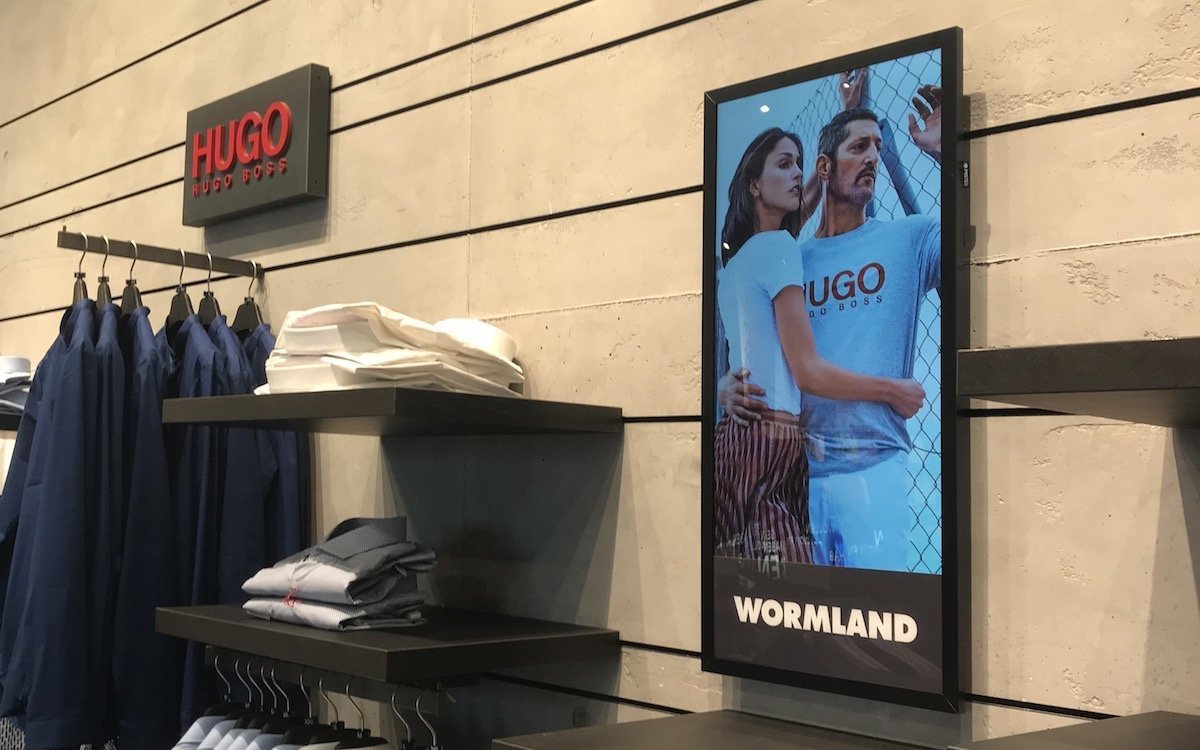 In der Mall of Berlin hat Wormland seinen Store mit Digital Signage Displays ausgestattet (Foto: Neo Advertising)