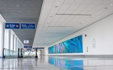 LED-Videowall "Interconnected" in Charlotte Airport (Foto: : Rich Taylor Photography /CLT Airport)