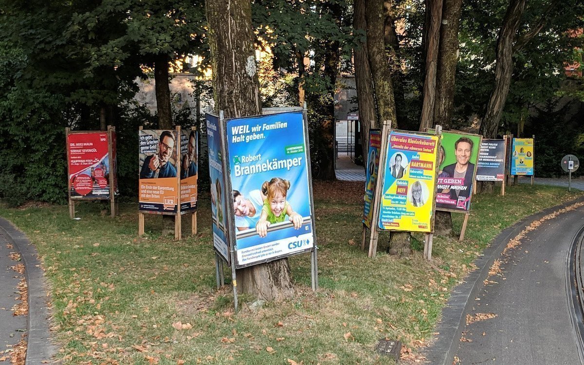 Wahlplakate vor dem Bayerischen Landtag (Foto: invidis)