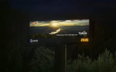 Die Mitternachtssonne wurde auf Screens in Vancouver und Umgebung live gezeigt (Foto: Cossette)