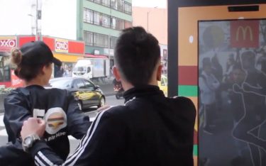 Interaktive DooH-Kampagne für McDonald's in Kolumbien (Screenshot: invidis)