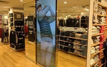 Indoor-Screen in Fashion-Retail (Foto: invidis)