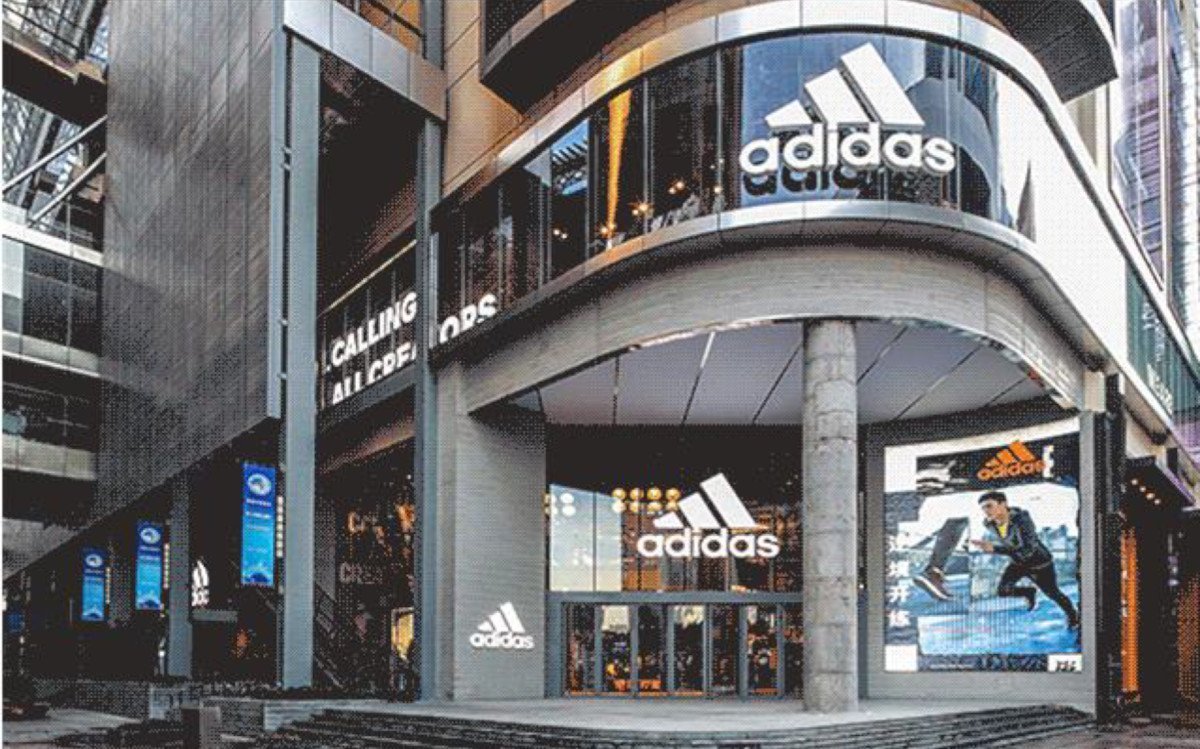 Transparente LED im Adidas Store Shanghai (Foto: Adidas)