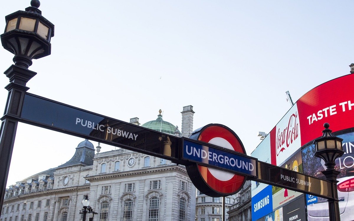 Eingang zur Londoner U-Bahn, Symbolbild (Foto: Pixabay / JamesQube)