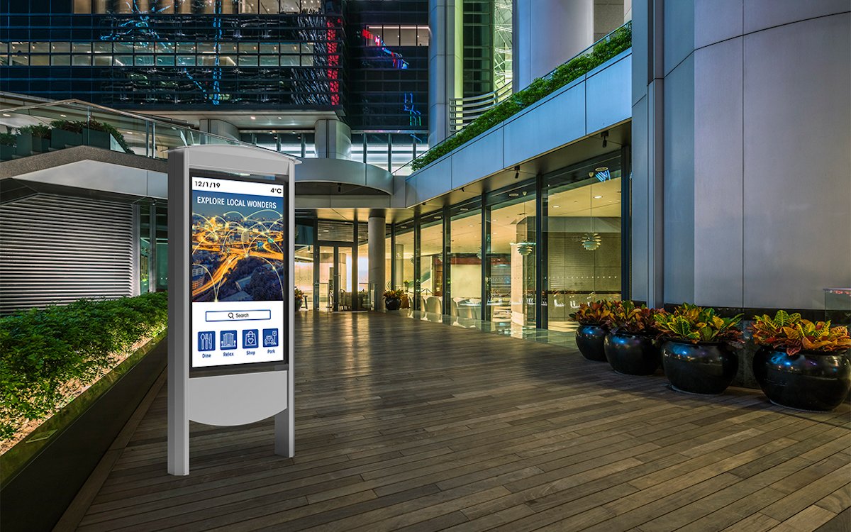 Neues Smart-City-Kiosk im Außeneinsatz (Foto: Peerless-AV)