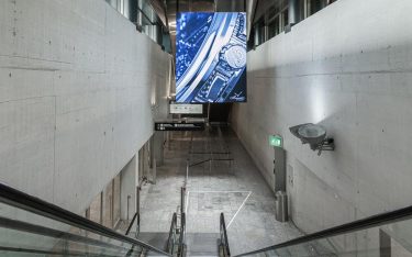 Digitales Megaposter Airside Center am Flughafen in Zürich (Foto: Clear Channel)
