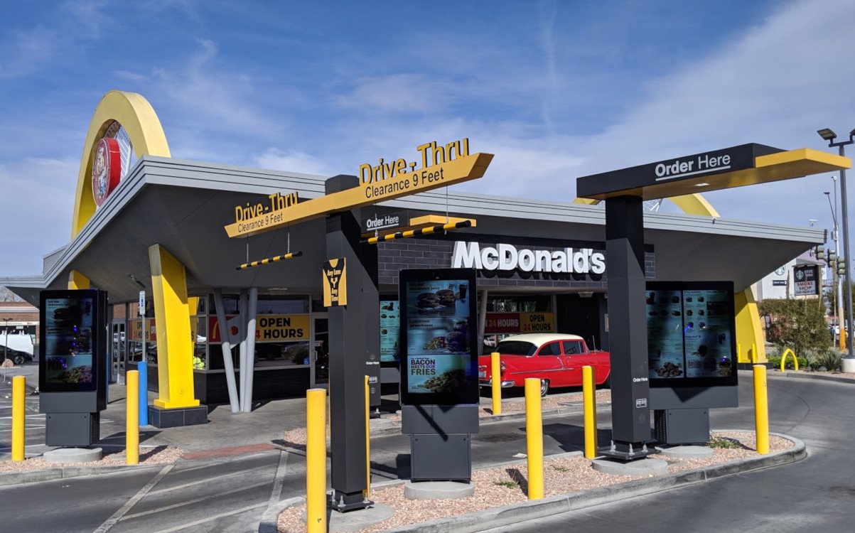 Digital Signage am Drive Thru von McDonalds in Las Vegas (Foto: invidis)