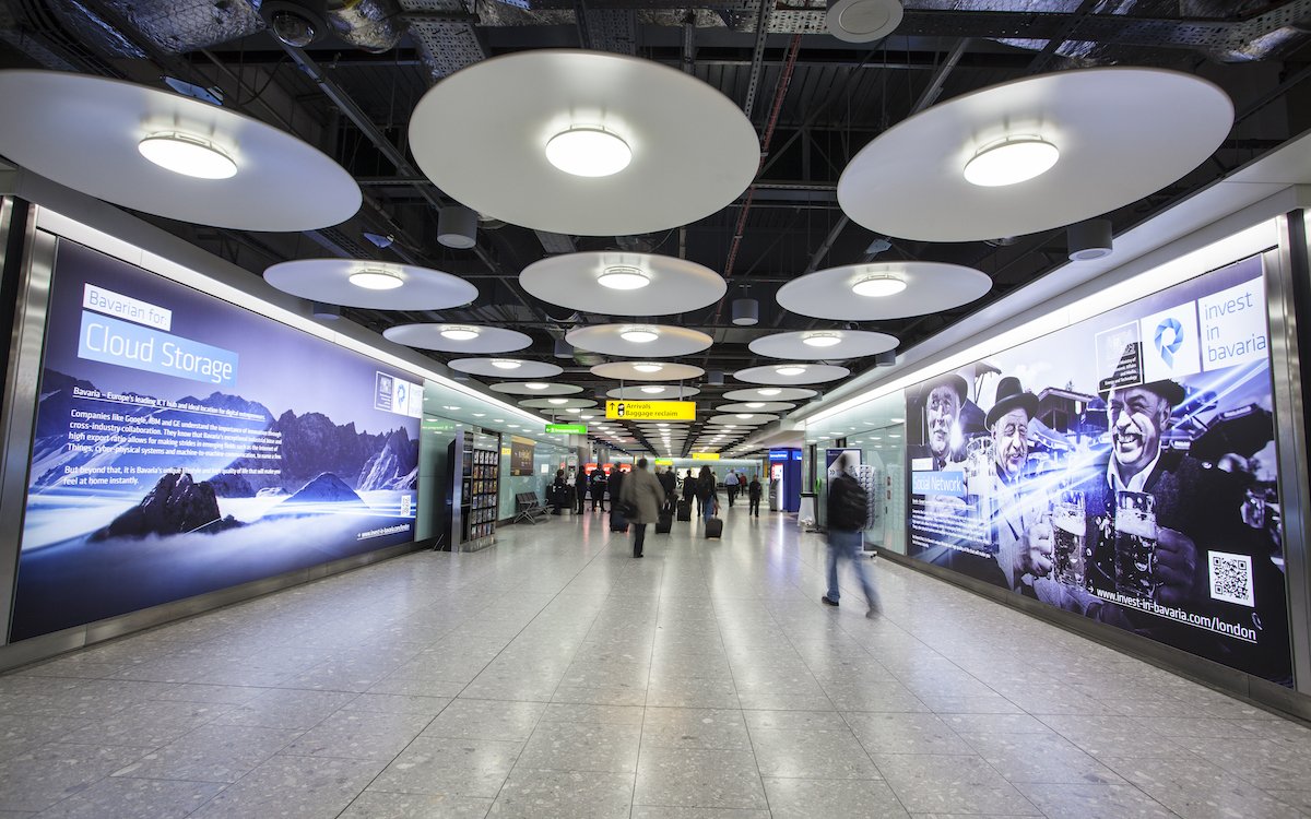 Beispiel für eine B2B Airportkampagne – "Invest in Bavaria" warb so in Heathrow (Foto: JCDecaux)