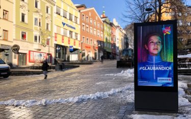 Der untere Stadtplatz ist einer der beiden Standorte für die Outdoor Screens (Foto: Peakmedia)
