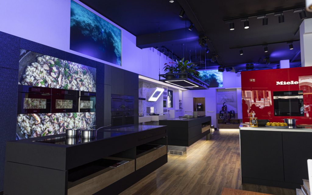 Retail: xplace digitalisiert Miele Flagship Store | invidis