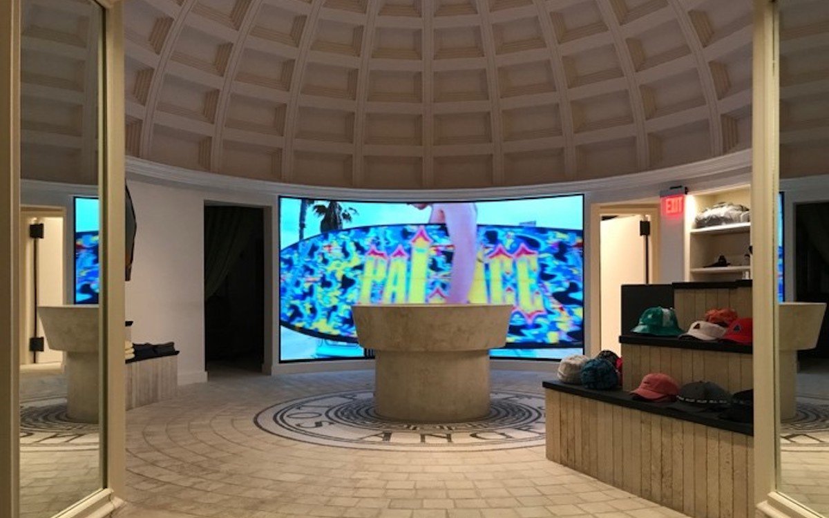 Palace Skateboards nutzt Projection Mapping sowie eine LED Wall in seinem neuen Store in Los Angeles (Foto: Stampede)