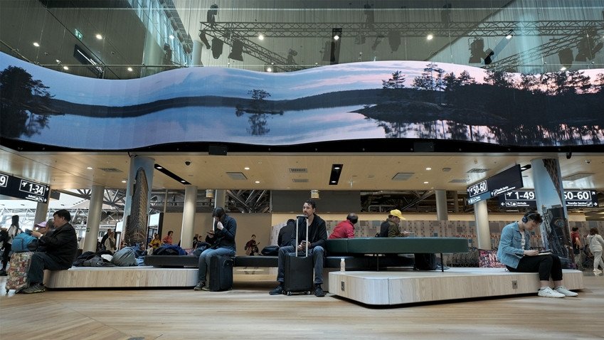 Samsung LED am Flughafen Helsinik (Foto: Samsung/ HEL Airport)