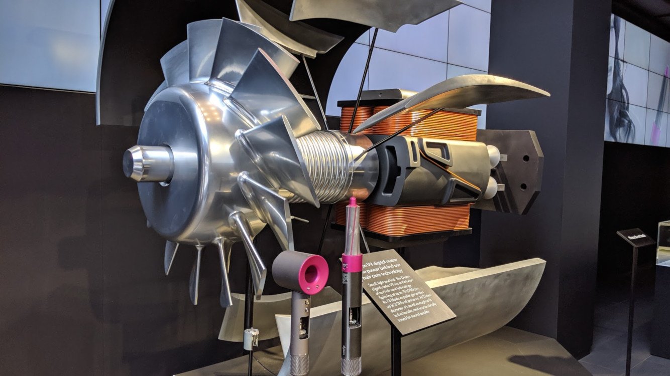 The Motor is the star - Dyson Demo Store in The Dubai Mall (Photo: invidis)