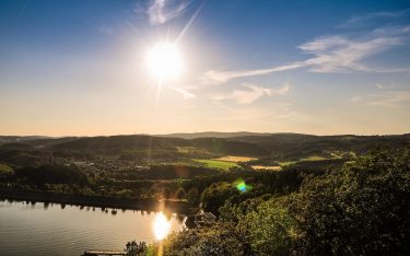 Ausser dem hier abgebildeten Biggesee und der Atta-Höhle hatte Attendorn bislang wenig zu bieten bis jetzt. Nun ist DALES gestartet (Foto: Pixabay / mastermind76)