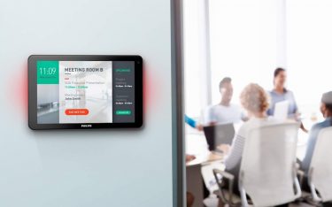 Mit GoBright arbeitender Screen an einem Konferenzraum (Foto: Philips Professional Display Solutions)