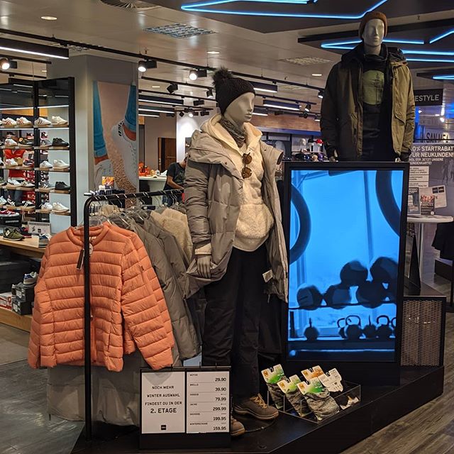 Merging #digitalsignage and #visualmerchandising at #karstadtsports in #munich  full integration of #digital - not retrofitting #invidis #siteinspection