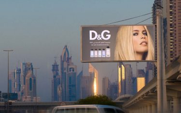 Plakatflächen an der berühmten Sheik-Zayed-Road in Dubai (Foto: Backlite)