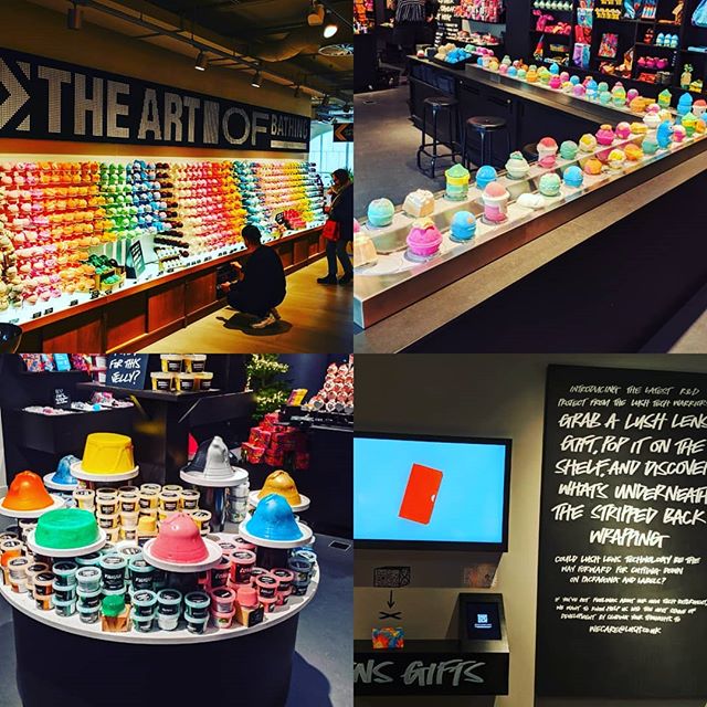 #lush opened a new flagship store in #munich. @lush_munich is the second largest store in Europe. Handmade cosmetics meet #digitalsignage. #invidis visited the store for a #siteinspection. Experiences for all senses and more digital than you would think. Read all about our store check at https://invidis.de/2019/11/dank-digital-spart-lush-verpackungsmuell-handmade-trifft-digital/