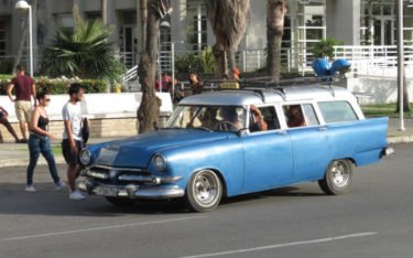 Aus Alt macht Neu - so wie hier ein Taxi in Havanna (Foto: invidis)