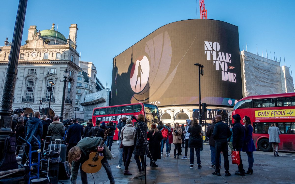 James Bond Trailer Premiere am Piccadilly Circus (Foto: Ocean Outdoor)