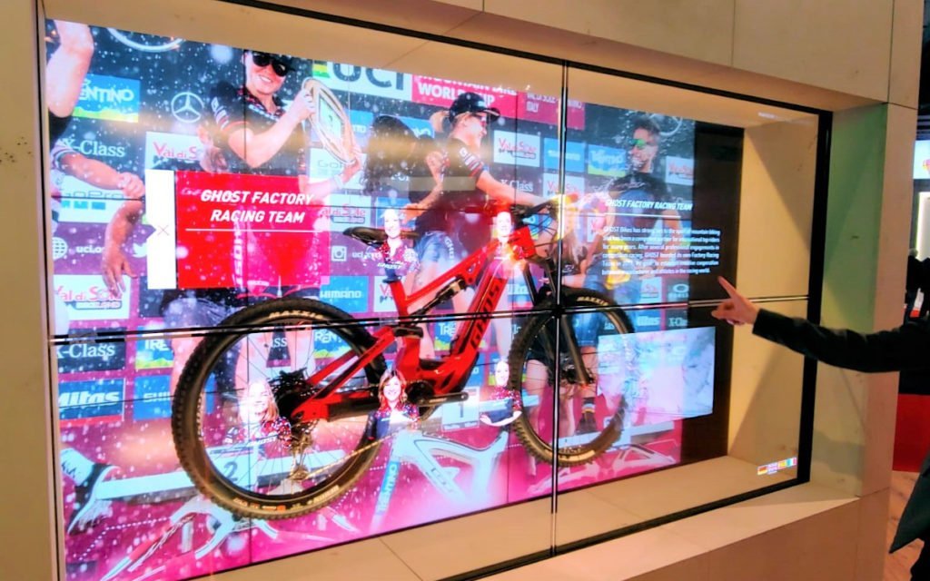 Transparente displays lang bietet lg ghost oled zur miete invidis