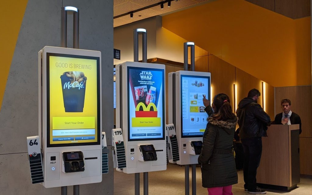 Neuste Generation der McDonalds Orderterminals (Foto: invidis)