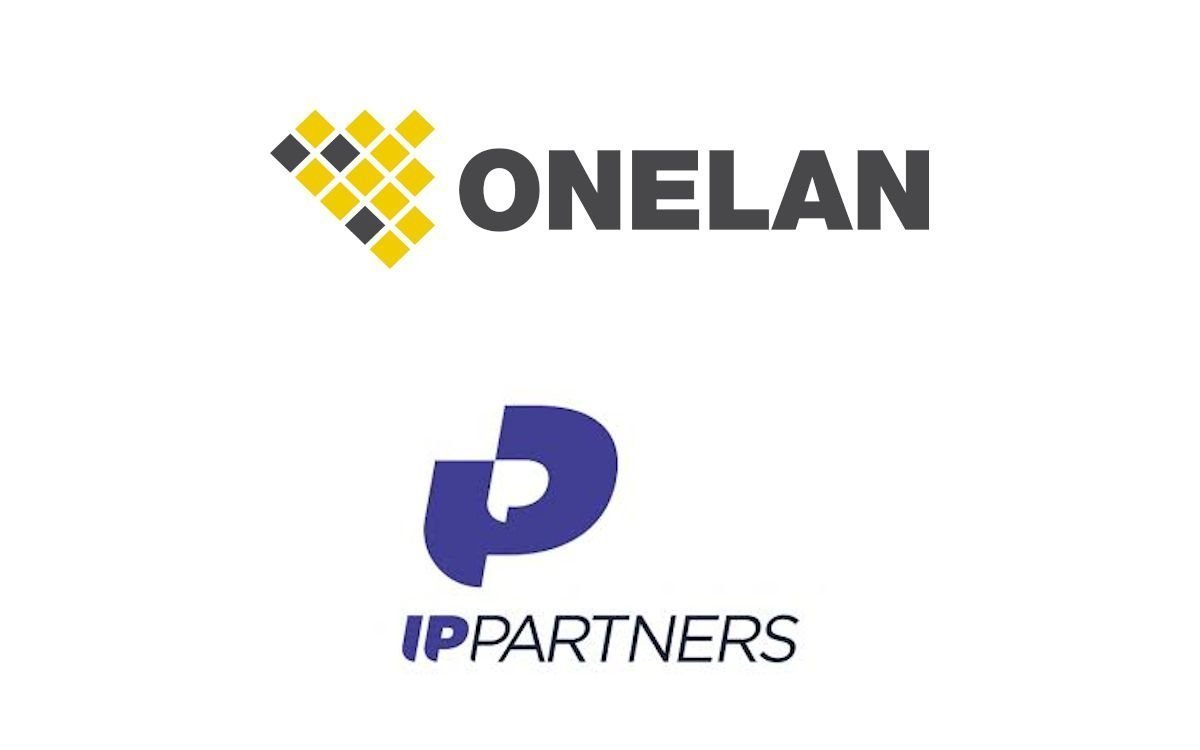 Der britische Digital Signage-Plattformanbieter Onelan und der französische AV-Distributor IP-Partners verkünden ihre Partnerschaft (Foto: Onelan/IP-Partners)