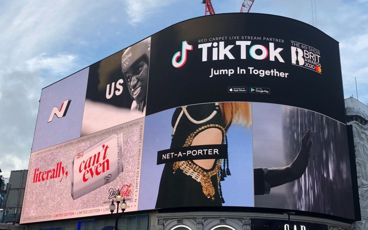 Die Kurzvideo-Plattform TikTok zeigte einen Live-Stream der BRIT Awards auf den Piccadilly Lights (Foto: Talon)