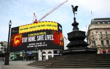 Coronavirus-Botschaft am Piccadilly-Lights im Herzen Londons (Foto: Talon)