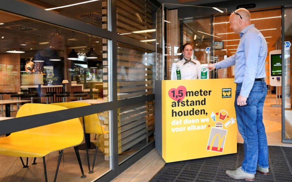 Zutrittskontrolle - McDonalds NL testet neue Corona-Maßnahmen (Foto: McD NL)