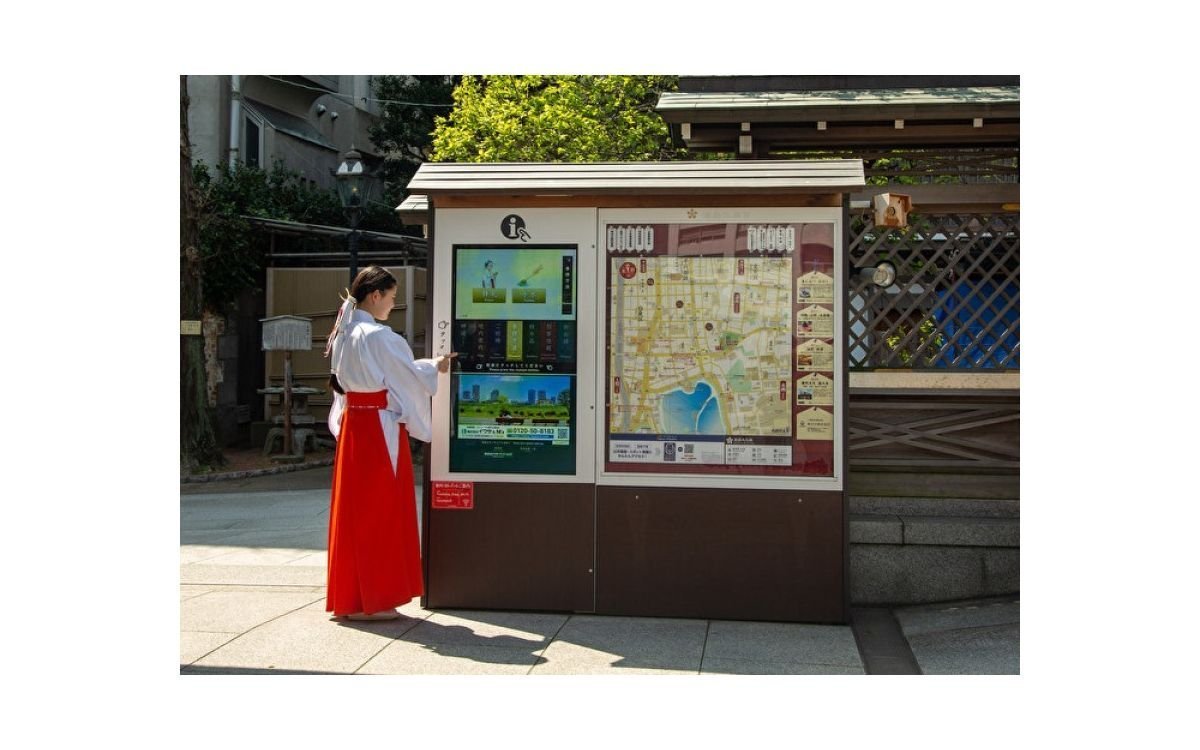 Moderne Touch-Displays erklären Touristen in Japan den korrekten Besuch eines Shintō-Schreins (Foto: Zytronic)