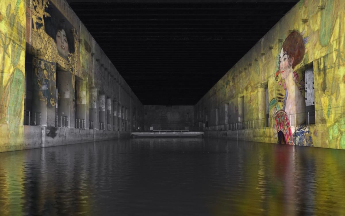 Das Bassins des Lumieres Digital Art Center befindet sich in einem alten U-Boot-Hafen und begeistert mit AV-Kunst (Foto: Screenshot)