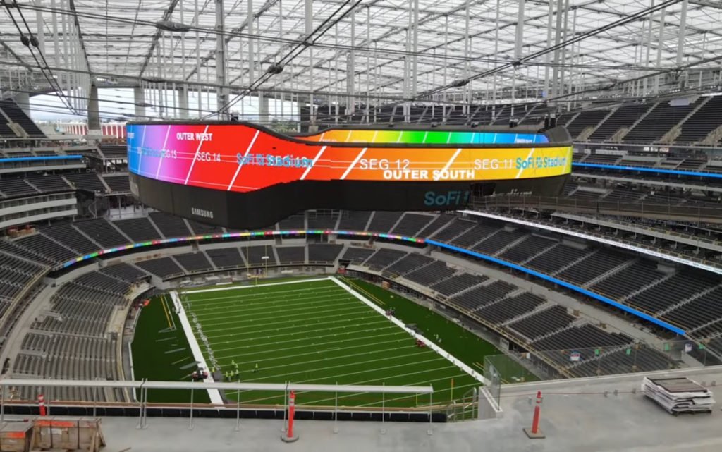 6.500m² LED Größte StadionVideowall der Welt invidis