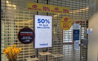 Informationsflut im Schaufenster - Optiker in Kopenhagen (Foto: invidis)