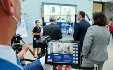 Beim Besuch von Bundesgesundheitsminister Jens Spahn zeigte die ARLED Videowall im UKSH eine beeindruckende Präsentation, gesteuert vom Tablet (Foto: Olaf Bathke/UKSH)