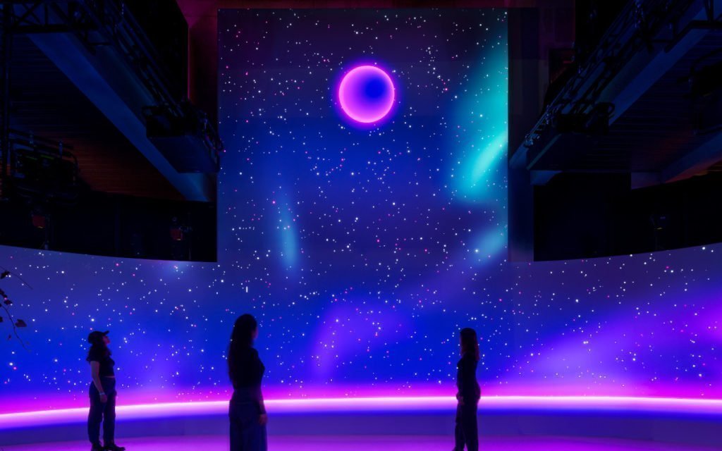 Magenta Moon Experience in Berlin (Foto: Ken Schluchtmann, diephotodesigner.de)