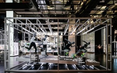 Für den Launch der Running-Kampagne Alphafly steuerte satis&fy AV-Sonderkonstruktionen bei im Nike House of Innovation in Paris (Foto: Benoît Florençon)