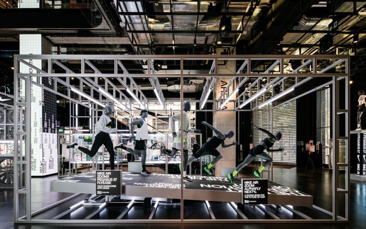 Für den Launch der Running-Kampagne Alphafly steuerte satis&fy AV-Sonderkonstruktionen bei im Nike House of Innovation in Paris (Foto: Benoît Florençon)