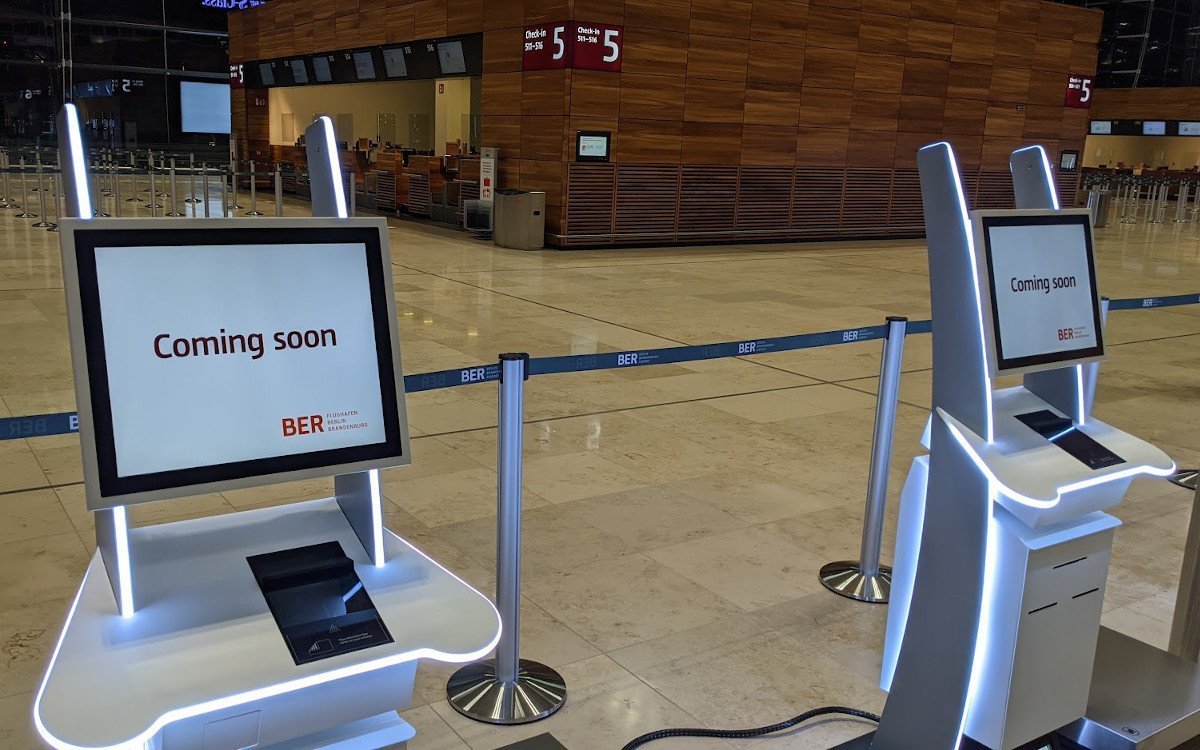 Neue Check-in Kiosk Terminals am BER (Foto: invidis)