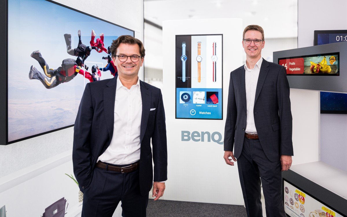 BenQ Geschäftsführer Oliver Barz (l.) und Alexander Theemann, Head of B2B Corporate/Retail/ProAV bei der Showroom-Eröffnung in Hamburg (Foto: BenQ)