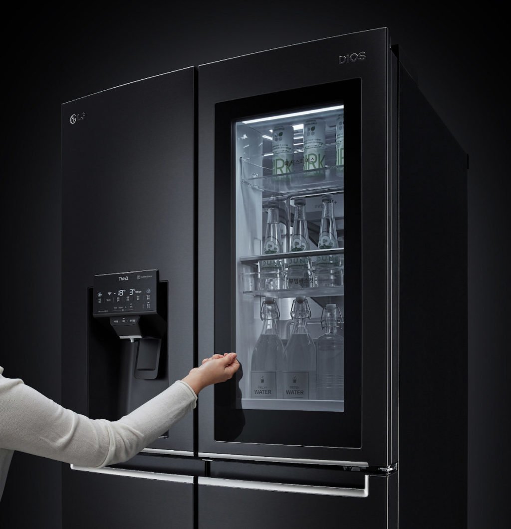 LG InstaView Kühlschrank mit Digital Signage (Foto: LG)