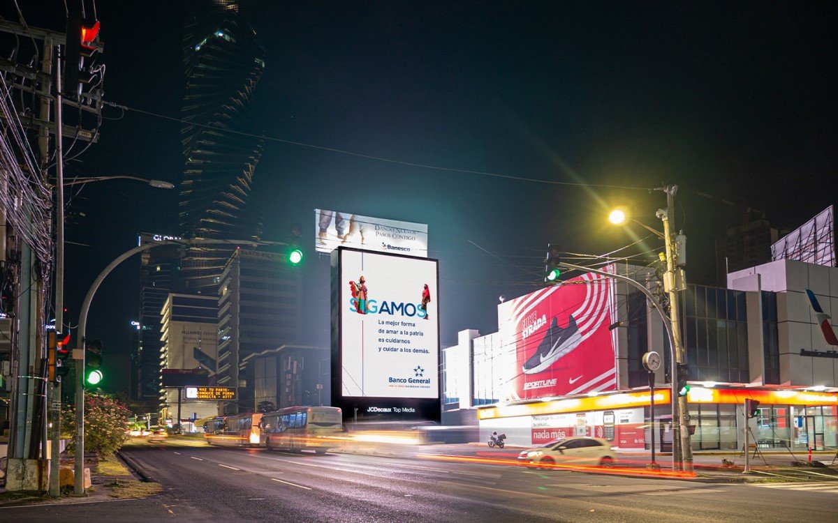 Der 140qm große El Icónico LED-Screen von JCDecaux in Panama City (Foto: JCDecaux)