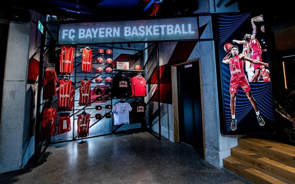 Auch die Basketball-Division des FC Bayern ist eine Ecke im Flagshipstore gewidmet (Foto: FC Bayern)