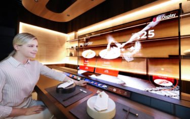 Transparente OLED Displays in Sushi-Restaurant (Foto: LG Display)