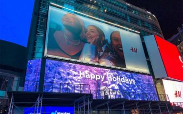 Das 156qm große „Broadway Plaza Digital“ am H&M Flagship in New York (Foto: SNA Displays)